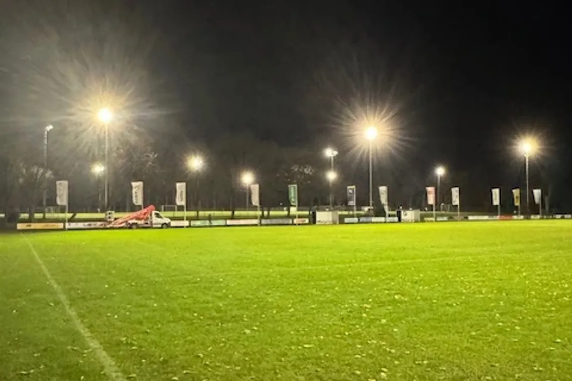 Foto zum Newsartikel LED Flutlichtbeleuchtung auf allen Plätzen in Betrieb 