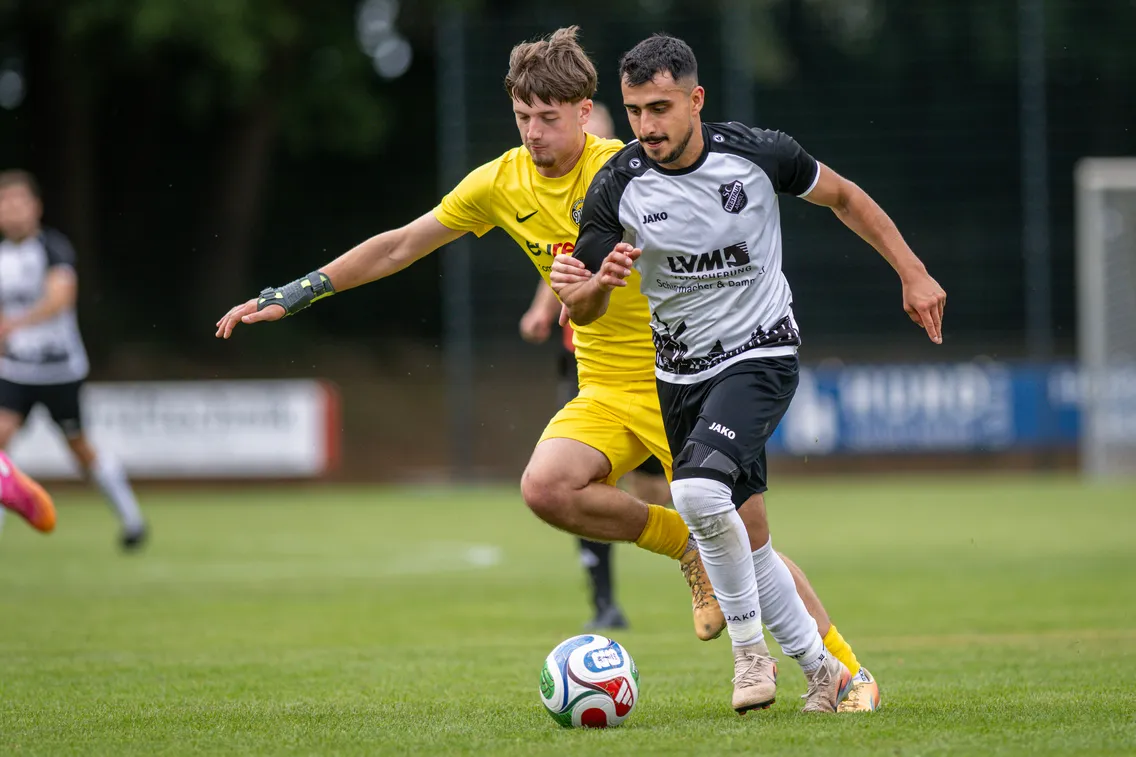 Foto zum Newsartikel Erste dreht das Spiel in Veen und feiert ersten Saisonsieg