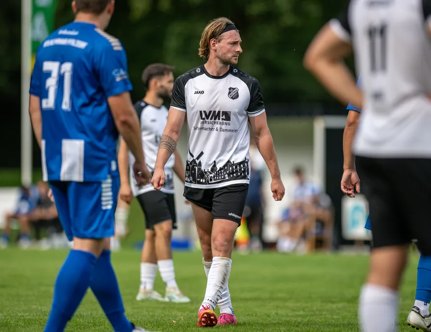 DJK Rhede entscheidet Flutlichtspiel für sich