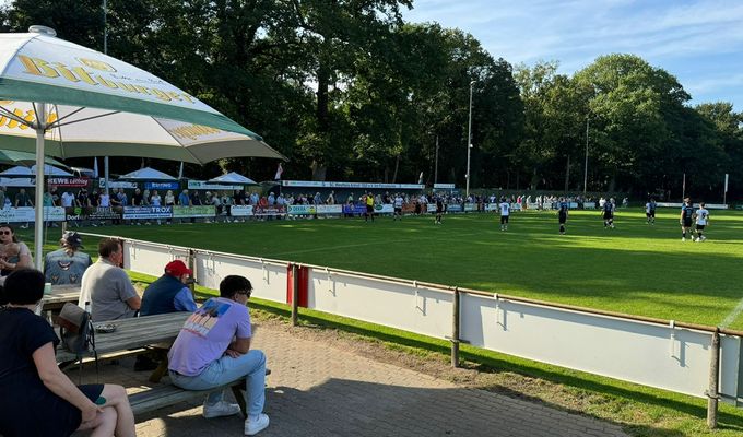 Flutlicht Spiel im heimischen Pannebeckerstadion